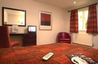 Hotel St Lawrence Luton  Exterior foto